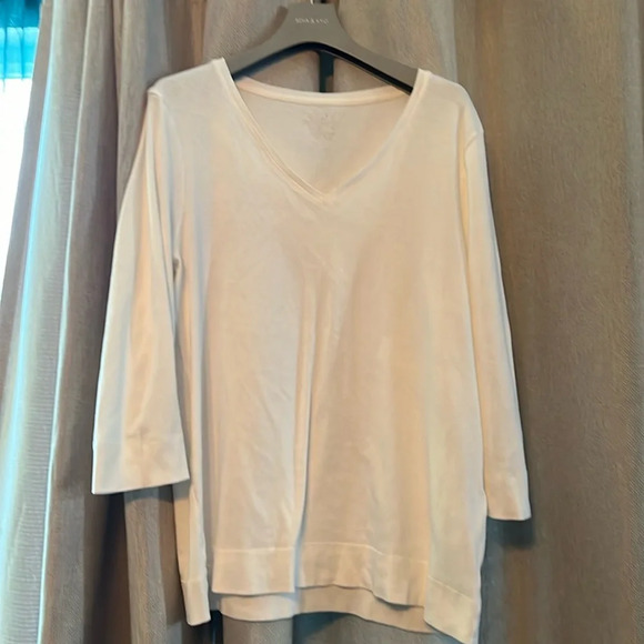 Bright white excellent condition Chicos ultimate T-shirt Chicos size 2/WM 10-14 - Picture 2 of 4